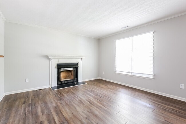 Photo - 406 Weaver Ln