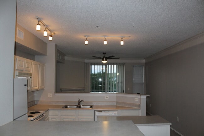 Photo - 2085 Eagle Ave