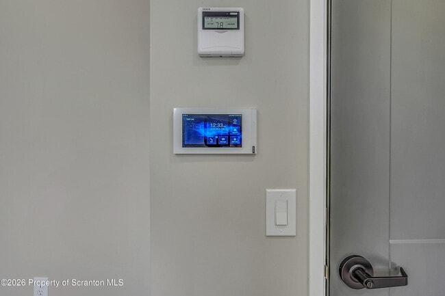 Photo - 215 Hickory St