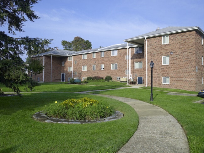 Photo - Pine Manor II Apartments