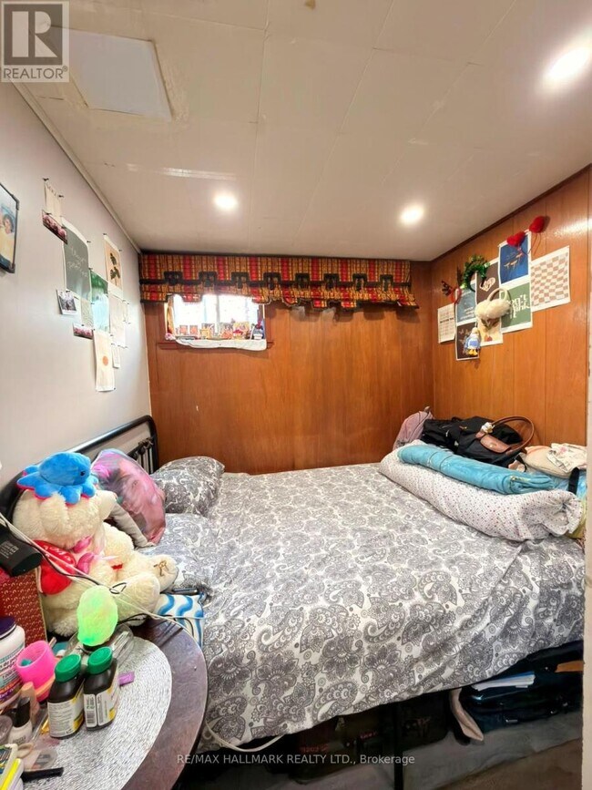 Photo - 240 Vauxhall Dr