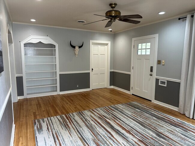 Entry Living Area - 4624 Calmont Ave Unit Arlington Heights Fort Worth