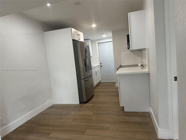 Photo - 2120 Service Rd