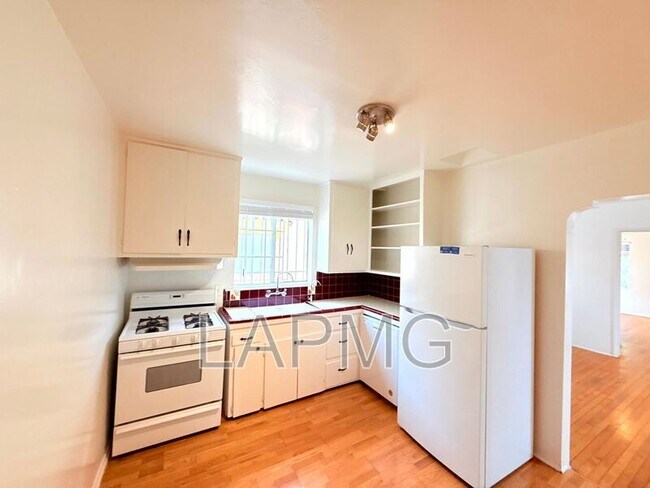 Photo - 637 Rose Ave