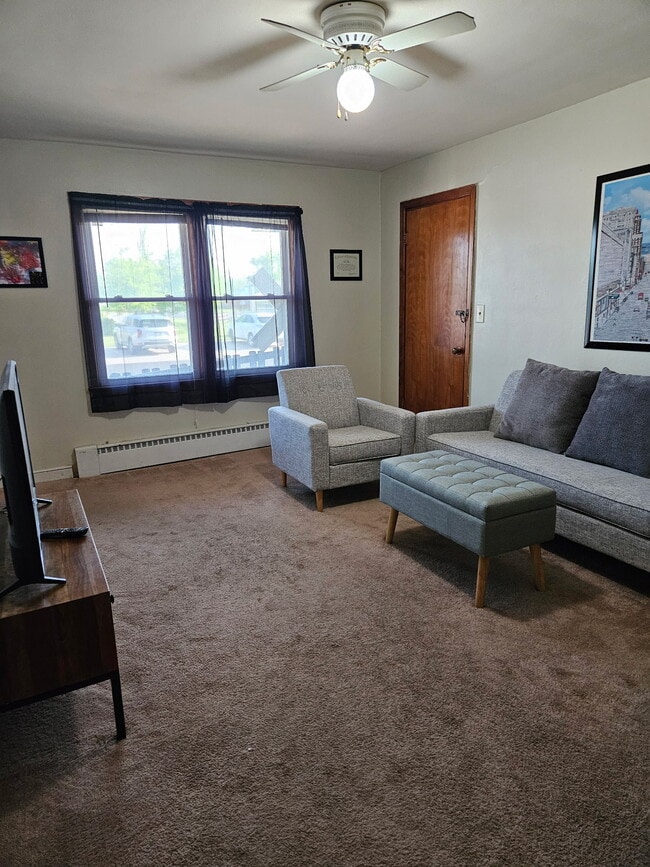 Building Photo - 108 Elm St Unit 1st floor apartment