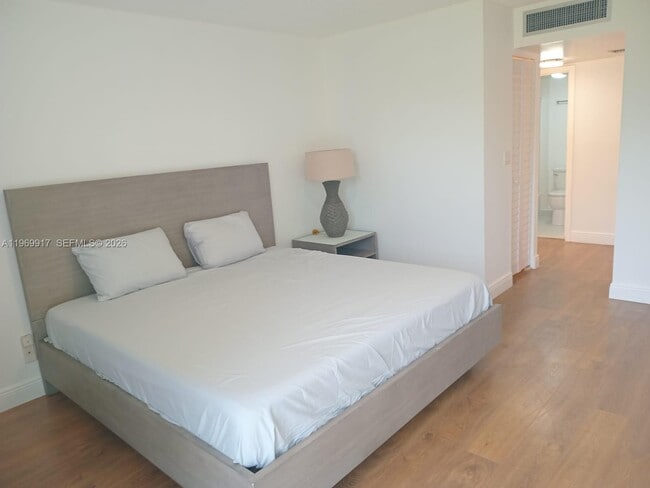 Photo - 20400 W Country Club Dr Unit 209