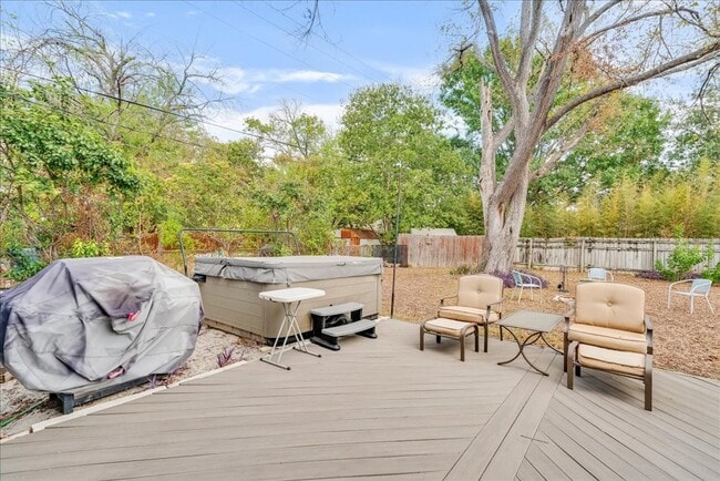 Photo - 8001 Briarwood Ln