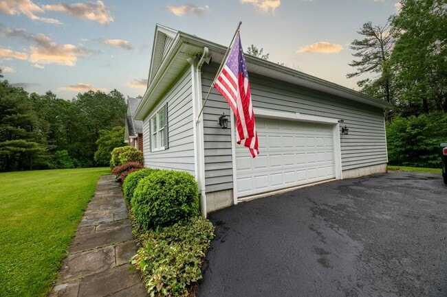 Photo - 5 Arrowood Ln