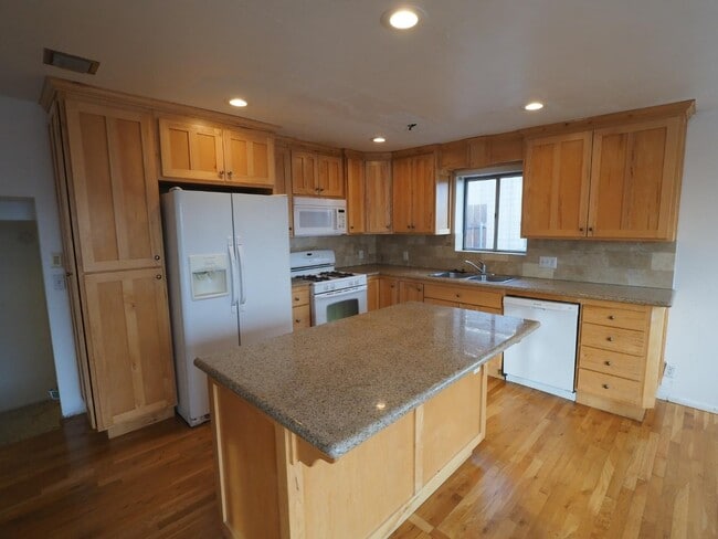 Photo - 632 E 13th Ave
