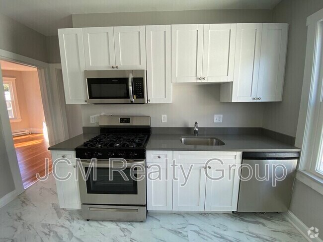 Building Photo - 48 Mora St Unit 2/ 2nd Floor Rental