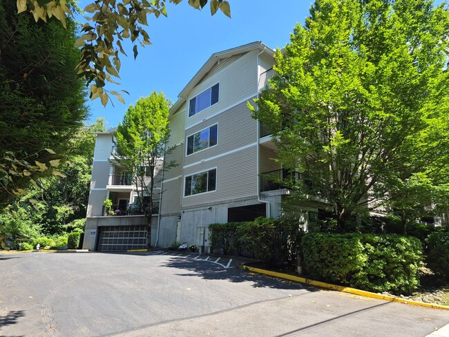 Building Photo - 15000 Juanita Dr NE Unit 302