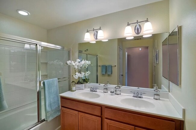 Photo - 16916 Hutchins Landing Unidad 68