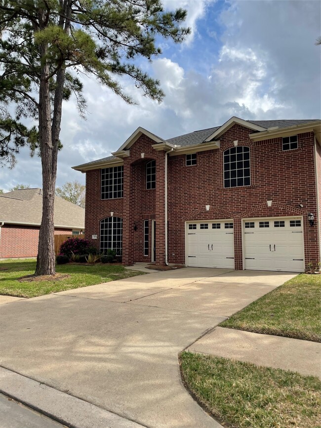 Building Photo - 18219 Water Mill Dr