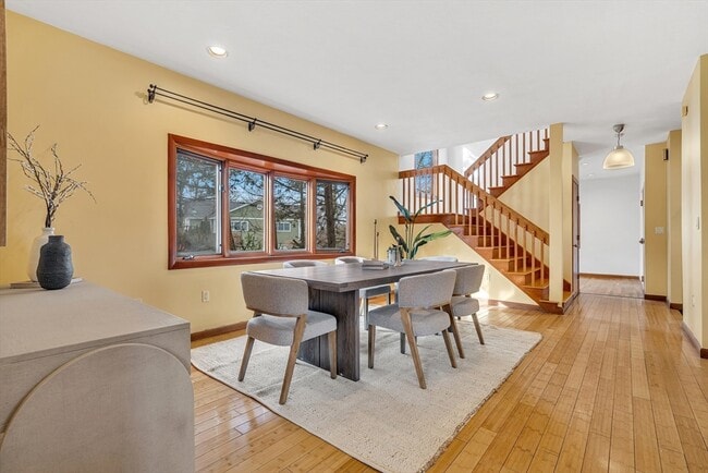 Photo - 16 Carthay Cir