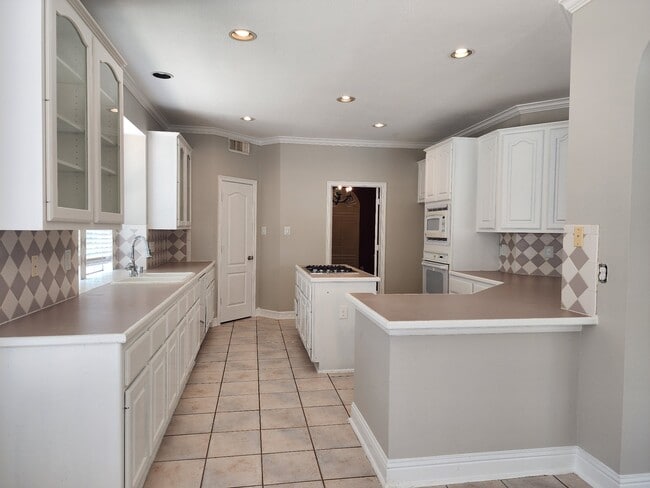 Photo - 819 Old Valley Way