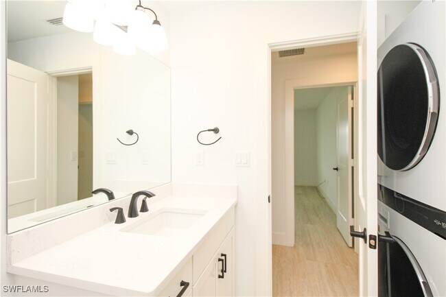 Photo - 1435 Curlew Ave Unit 4