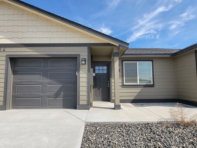 Building Photo - 1004 Creer Way Unit 102