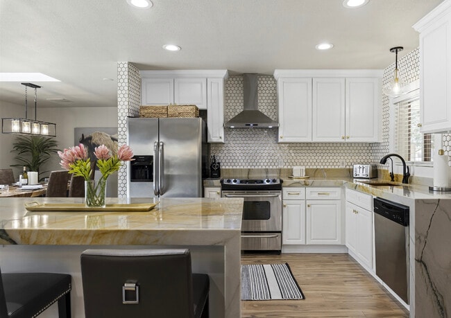 Photo - 4825 N 82nd St