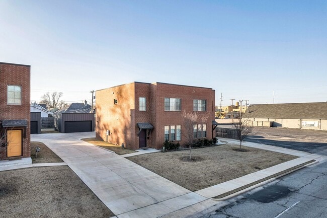 Building Photo - P.57 Kode Properties, LLC 1240-1242 Unit 1242 Rental