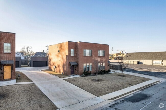 Building Photo - P.57 Kode Properties, LLC 1240-1242 Unit 1242 Rental