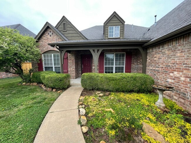 Photo - JENKS SCHOOLS - 3 bed with study and formal dining!!