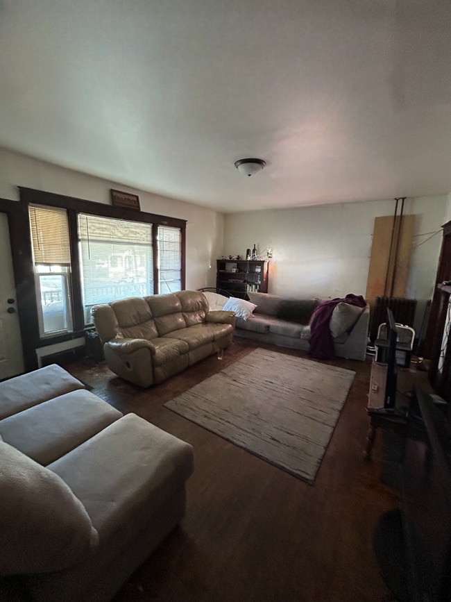 8 Bed 3 Bath close to UWEC!