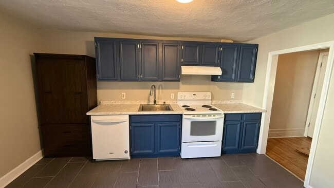 Kitchen - 503 E Potomac St Unit B