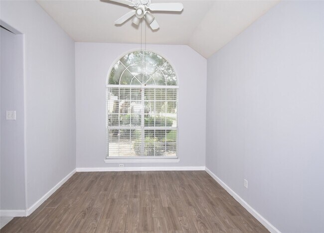 Photo - 20703 Whitevine Way