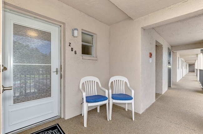 Photo - BEAULTIFUL 1 BEDROOM, 1 BATHROOM CONDO LOCATED JUST MINUTES FROM VENICE BEACH! Unidad 206 - Capri Isles