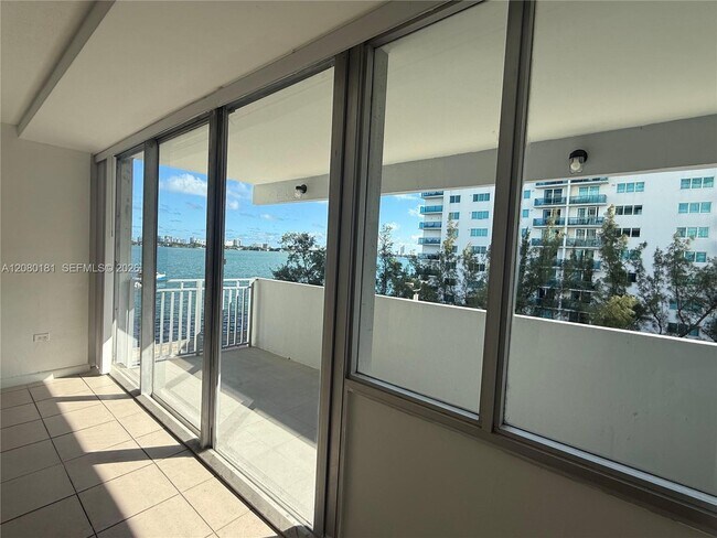 7545 E Treasure Dr Unit 4I