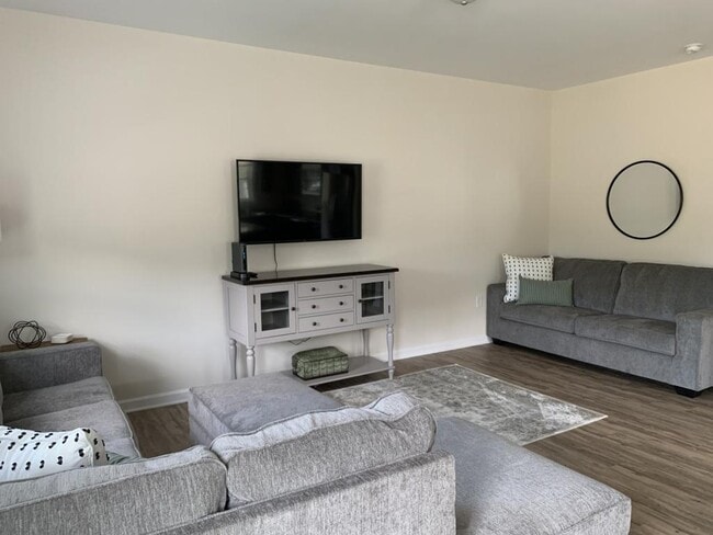 Photo - 239 Louise Ln