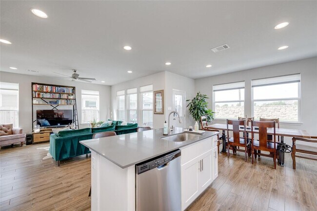 Photo - 7948 Castelardo Pl Unidad 43