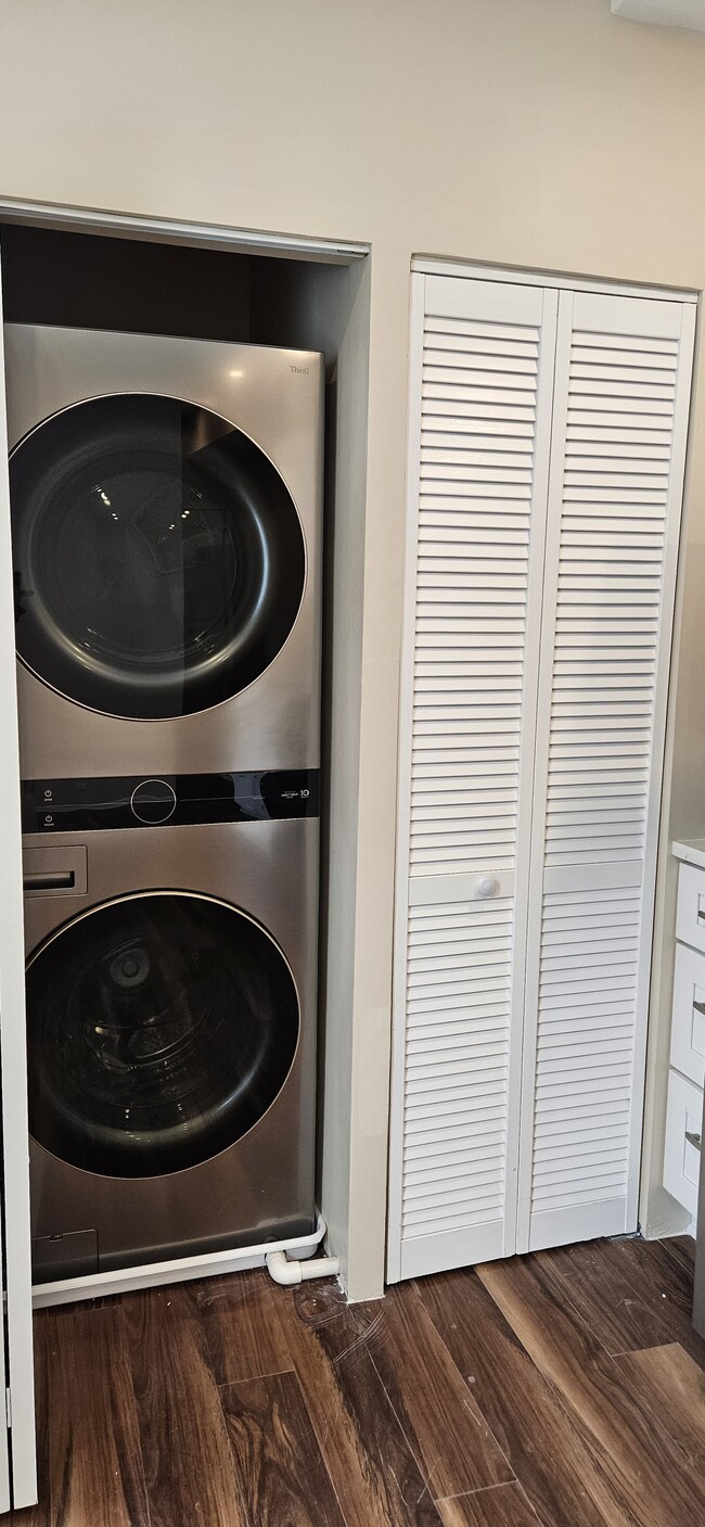 Photo - 2016 1st St NW