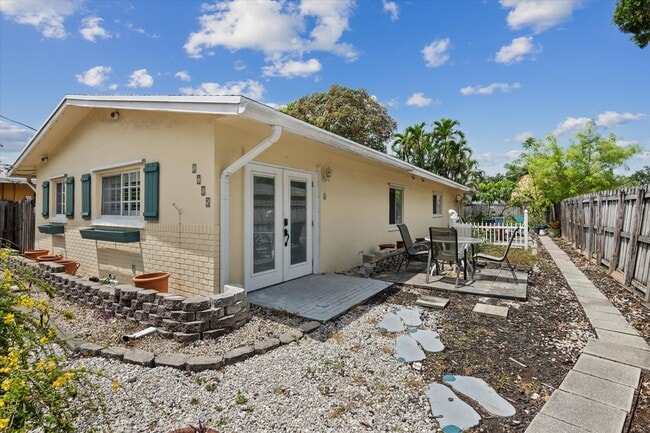 Building Photo - 1715 SW 21st St Unit 1 Rental