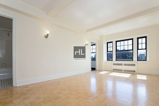 Building Photo - Christopher Street Rental