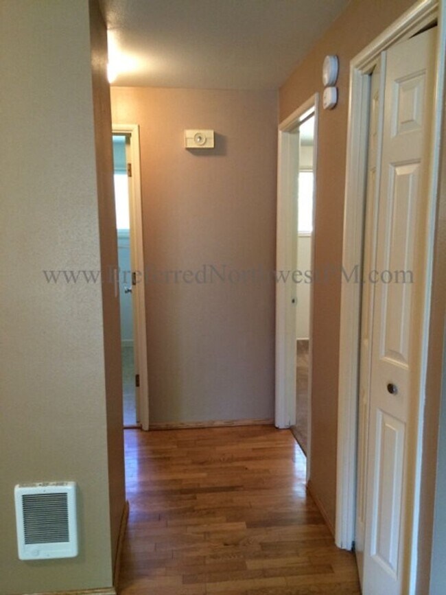 Photo - 892 Cornwall Ave