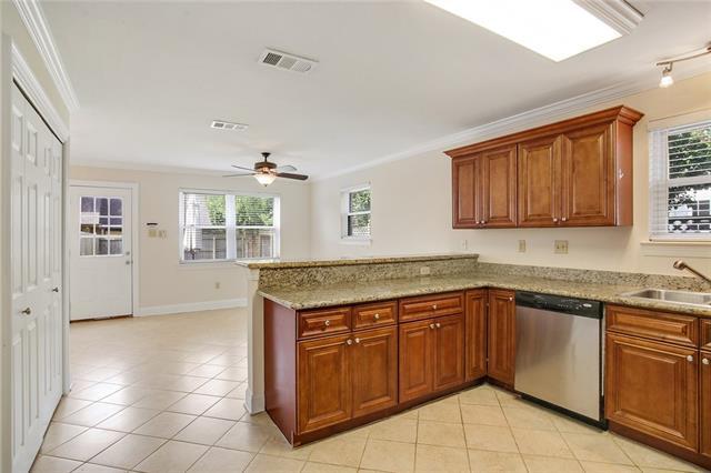 Photo - 348 W Robert E Lee Blvd