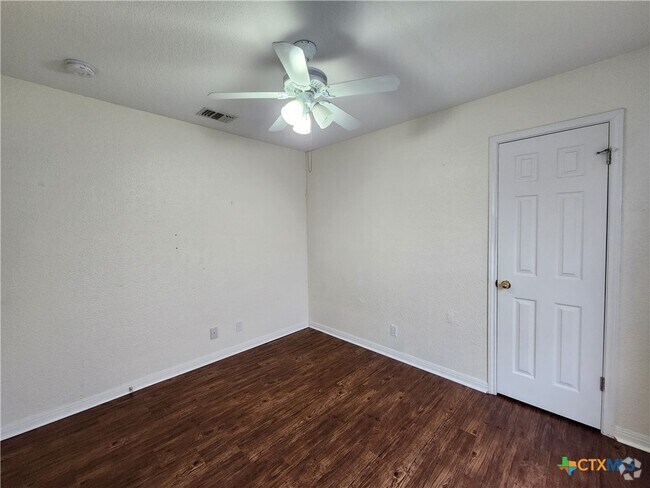 Building Photo - 249 Glenbrook Dr Rental