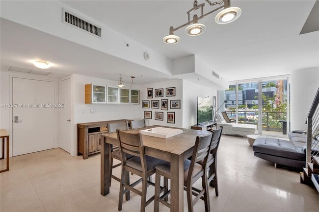 Photo - 92 SW 3rd St Unidad 301