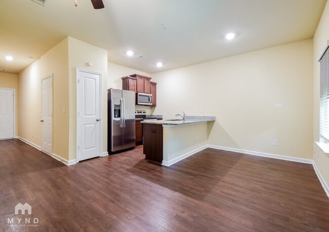 Photo - 306 Highwood Ln