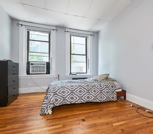 Building Photo - 125 Saint Botolph St Unit 1