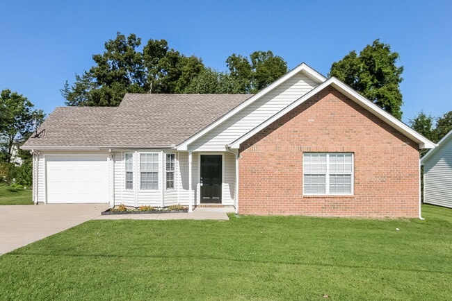Photo - 1318 Lyndsey Ridge Dr House