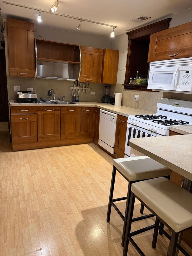 Photo - 1529 N Claremont Ave