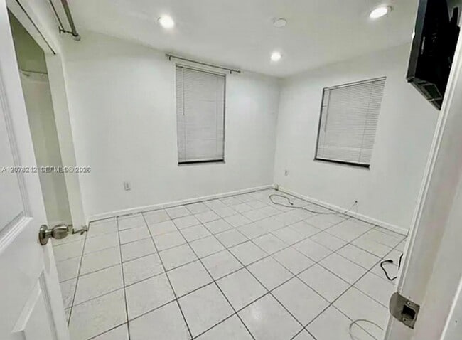 Photo - 201 SW 19th Ave Unit 3