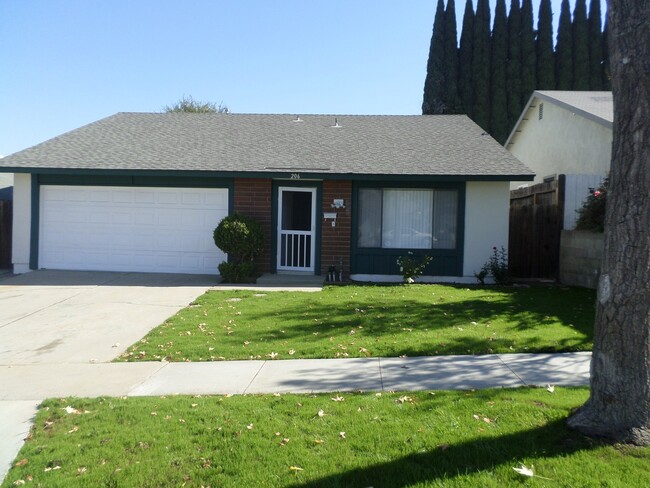 Quaint 4 bedroom 2 bath home in Anaheim! - Quaint 4 bedroom 2 bath home in Anaheim!