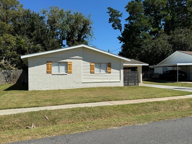 Building Photo - 305 Harrell Dr Rental