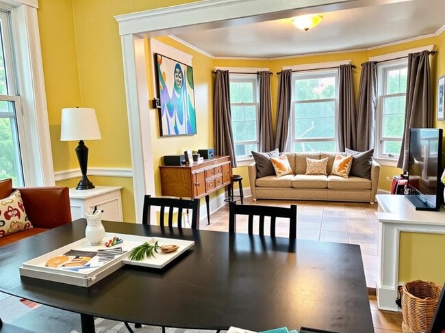 3 bedroom in Somerville MA 02141 - 3 bedroom in Somerville MA 02141 House