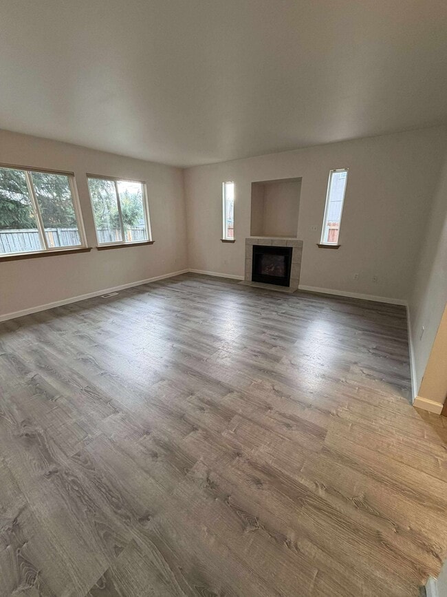 Photo - 904 Avalon Ct SE