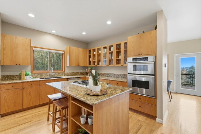 Photo - 2935 NW Thurman St