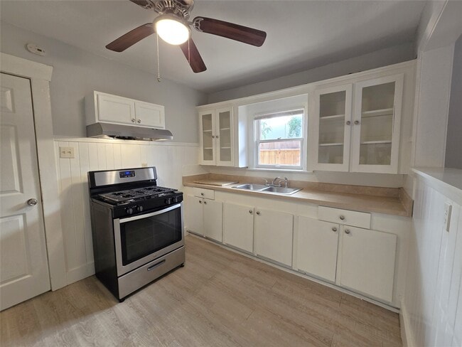 Photo - 2812 St Emanuel St